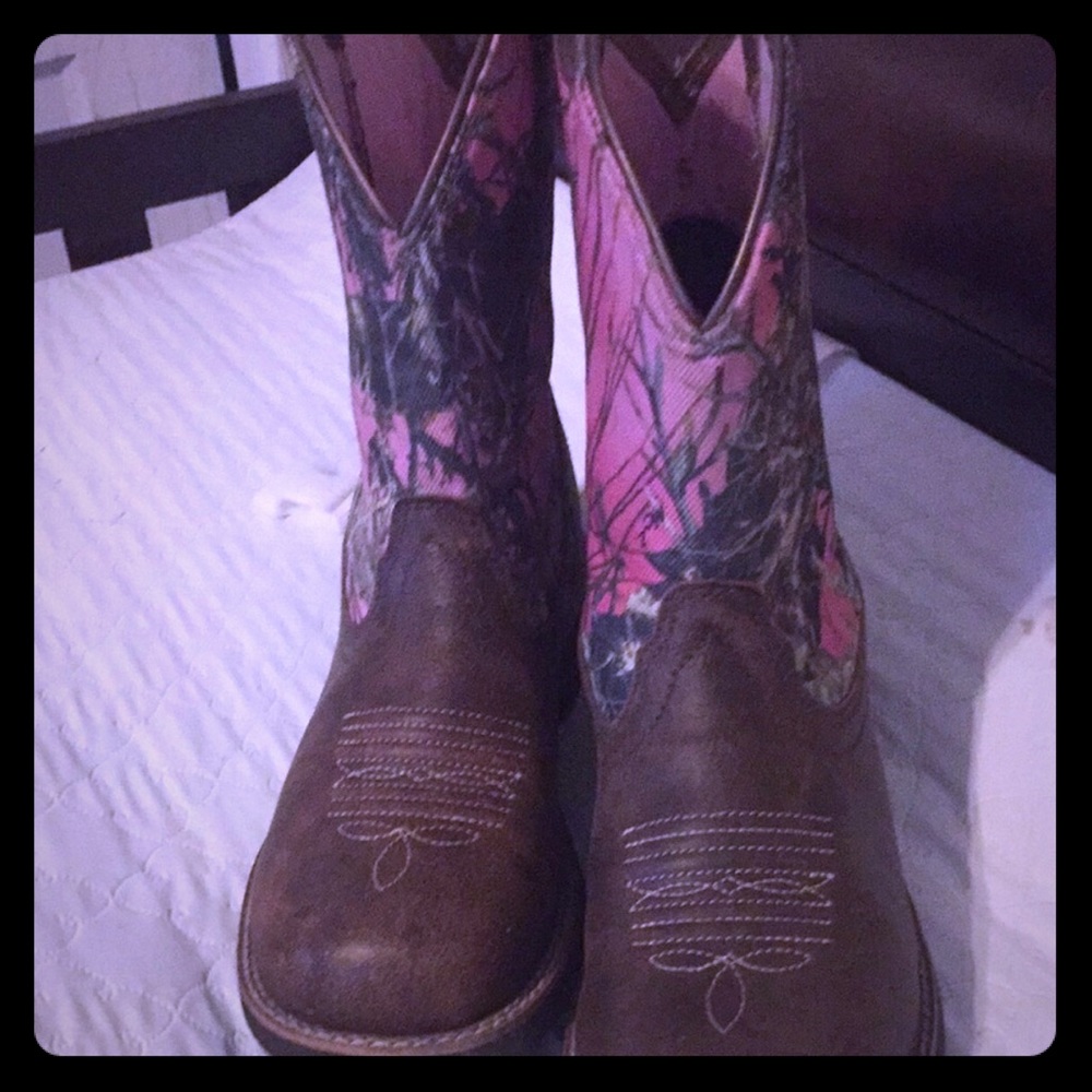 Pink Camo Ariat boots